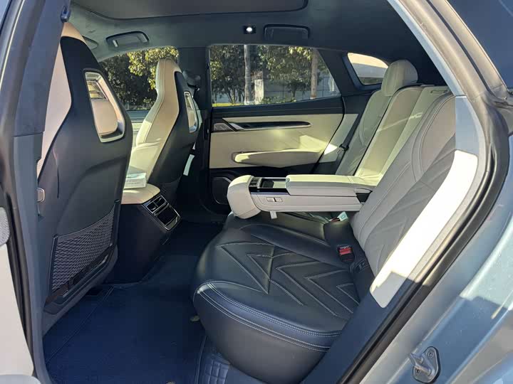 Фото 5 - Zeekr 001