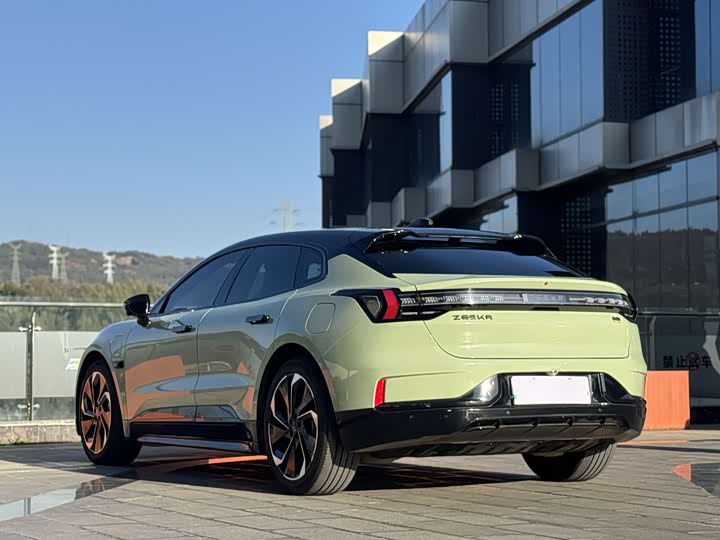 Фото 7 - Zeekr 001