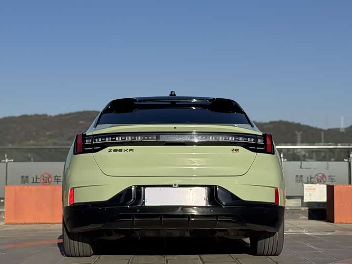 Фото 8 - Zeekr 001