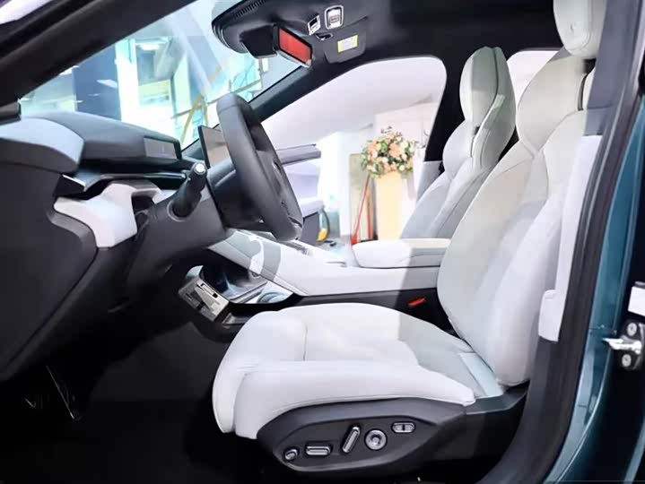 Фото 6 - XPeng P7