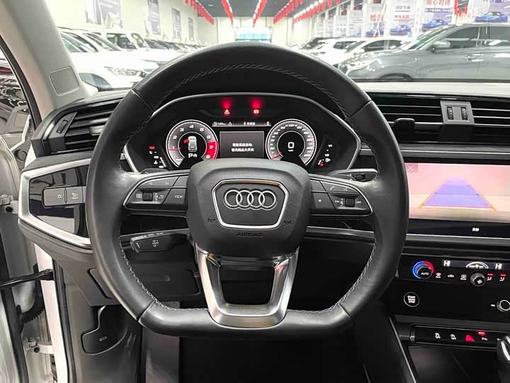Фото 4 - Audi Q3