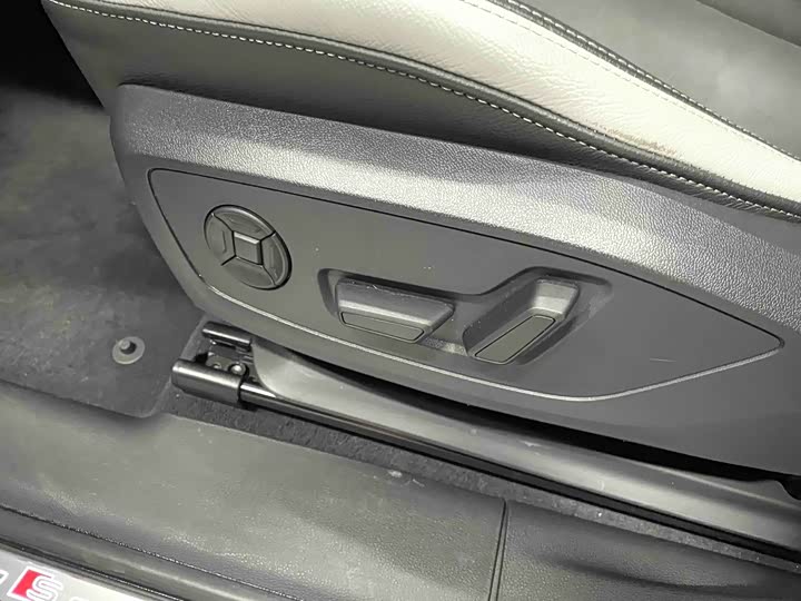 Фото 7 - Audi Q3