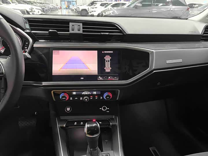 Фото 8 - Audi Q3