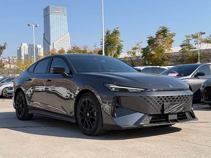 Фото 3 - Changan UNI-V