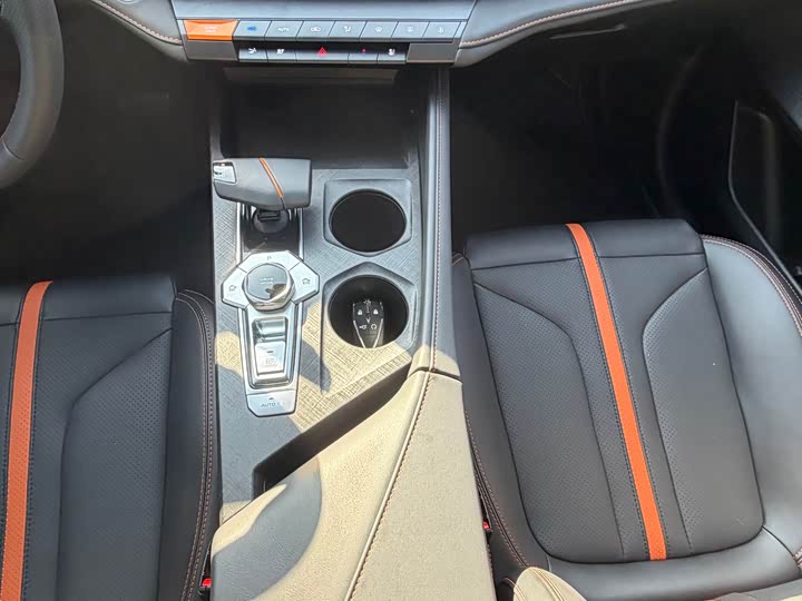 Фото 8 - Changan UNI-V