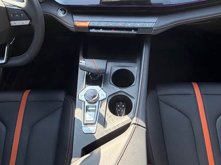 Фото 9 - Changan UNI-V