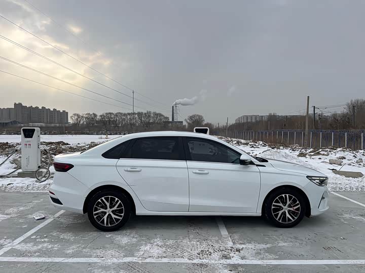 Фото 4 - Geely Emgrand