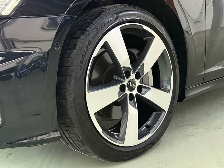 Фото 7 - Audi A6L