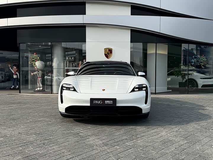 Фото 2 - Porsche Taycan