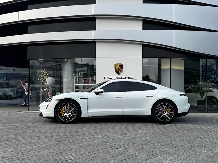 Фото 4 - Porsche Taycan