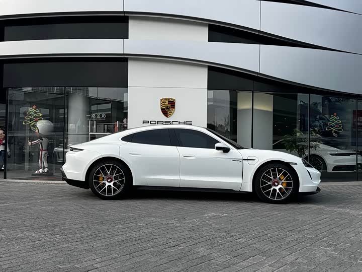 Фото 5 - Porsche Taycan