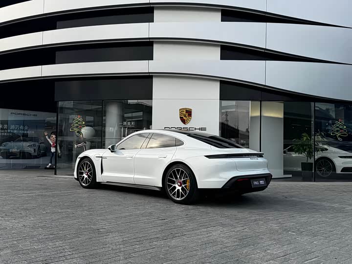 Фото 7 - Porsche Taycan