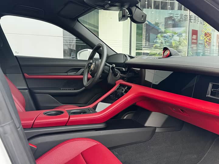 Фото 8 - Porsche Taycan