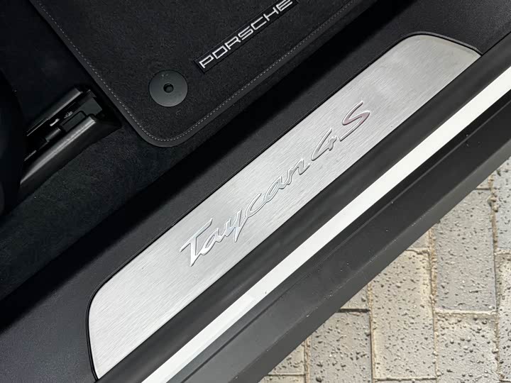 Фото 9 - Porsche Taycan