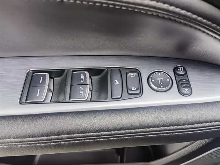 Фото 9 - Honda Avancier