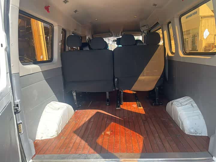 Фото 7 - Maxus V80