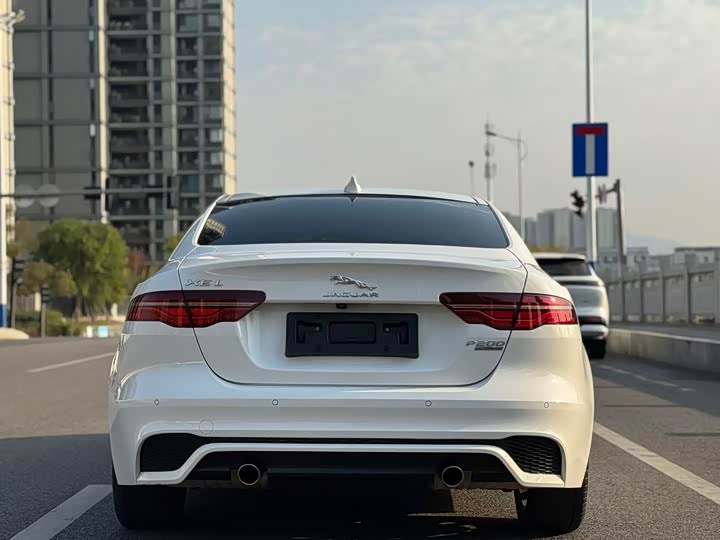 Фото 5 - Jaguar XE L