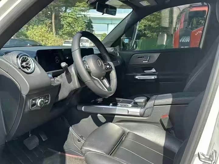 Фото 4 - Mercedes-Benz GLB-Class