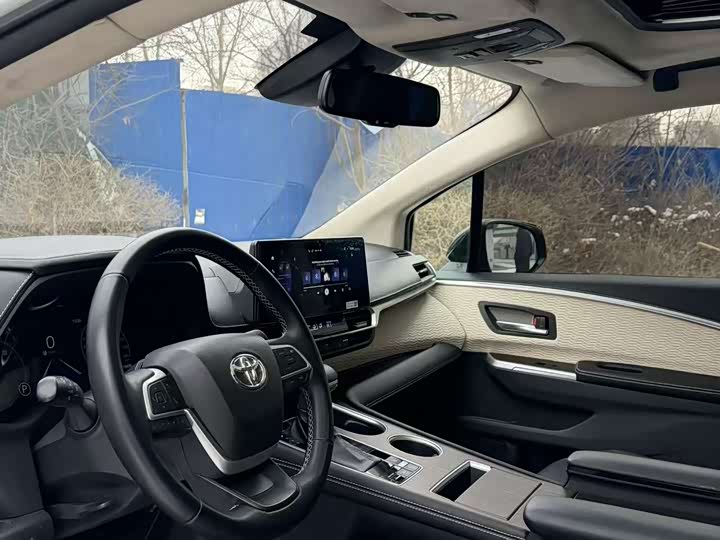 Фото 4 - Toyota Granvia