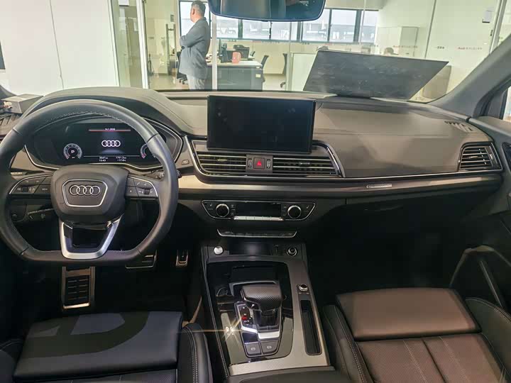Фото 6 - Audi Q5L