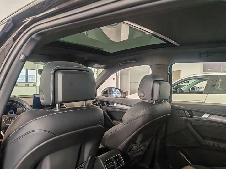 Фото 7 - Audi Q5L