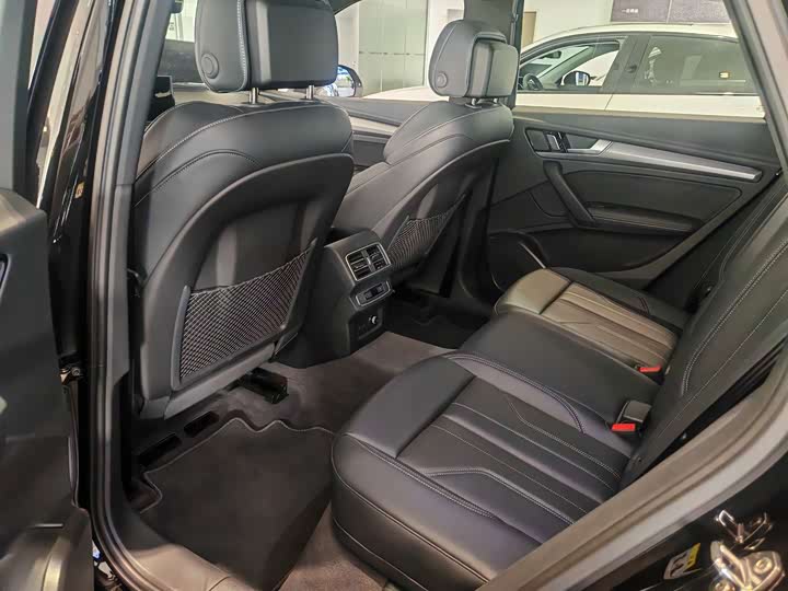 Фото 9 - Audi Q5L