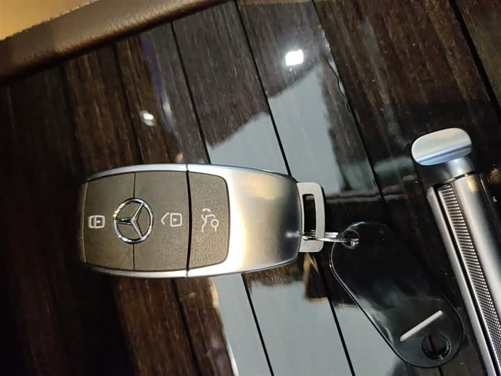 Фото 8 - Mercedes-Benz GLE-Class