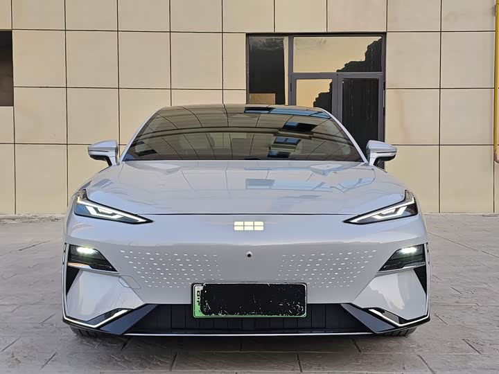 Фото 2 - Geely Galaxy E8