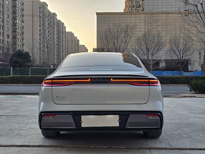 Фото 8 - Geely Galaxy E8