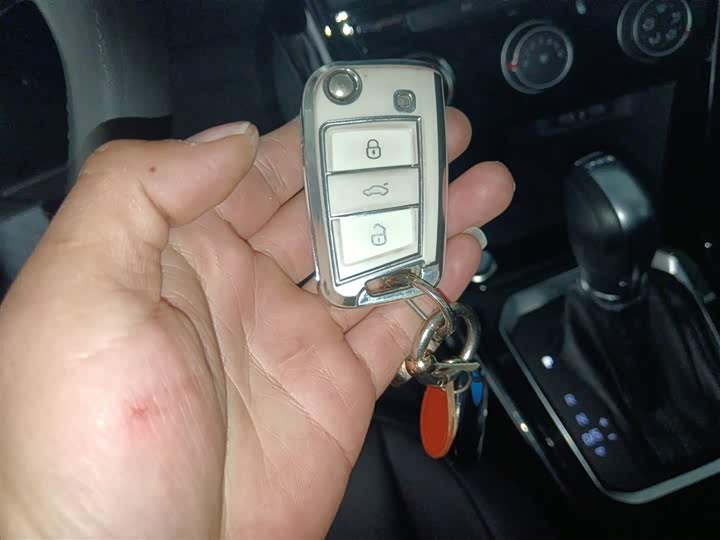 Фото 9 - Volkswagen T-Roc