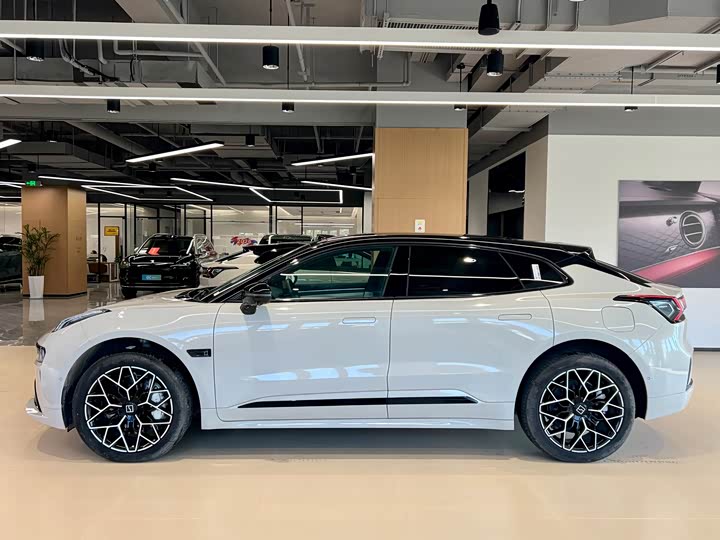 Фото 4 - Zeekr 001