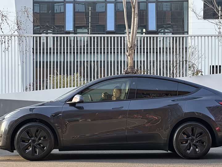 Фото 4 - Tesla Model Y