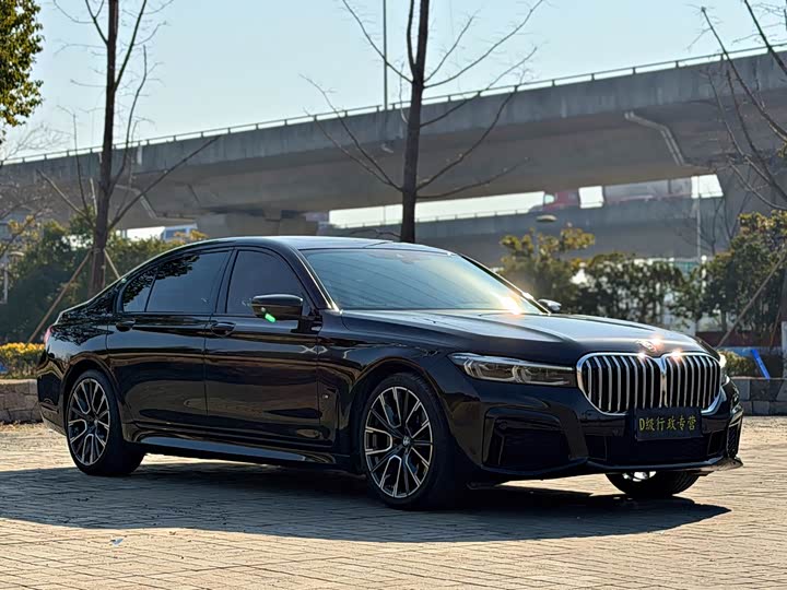 Фото 3 - BMW 7 Series