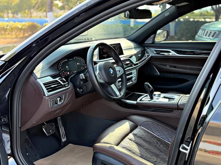 Фото 5 - BMW 7 Series