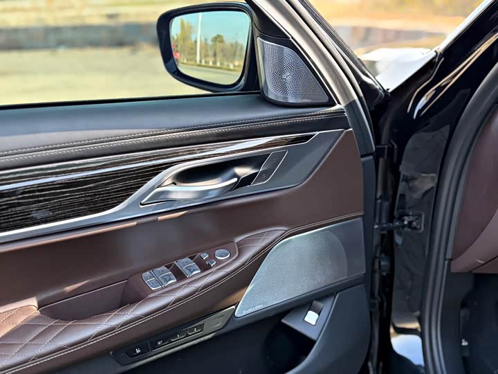 Фото 6 - BMW 7 Series