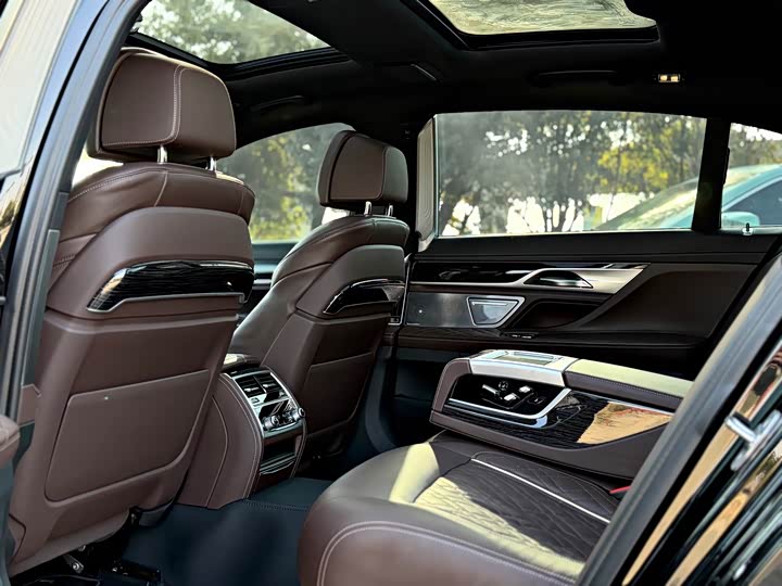 Фото 7 - BMW 7 Series