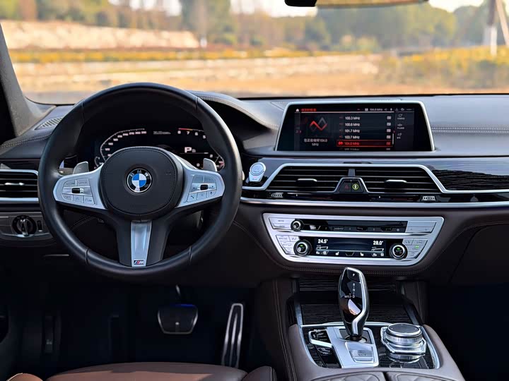 Фото 8 - BMW 7 Series