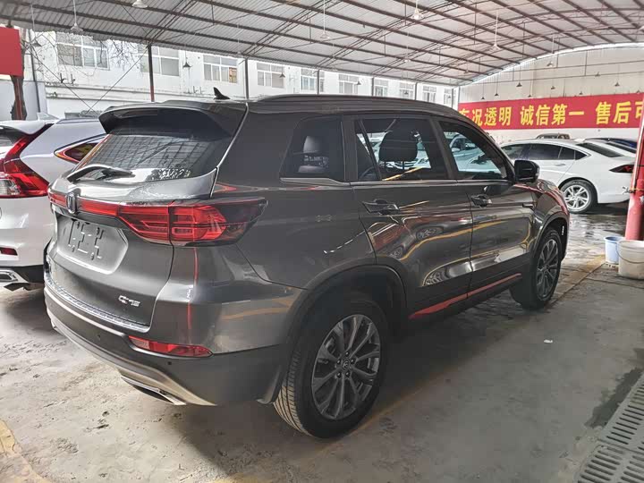 Фото 9 - Changan CS75