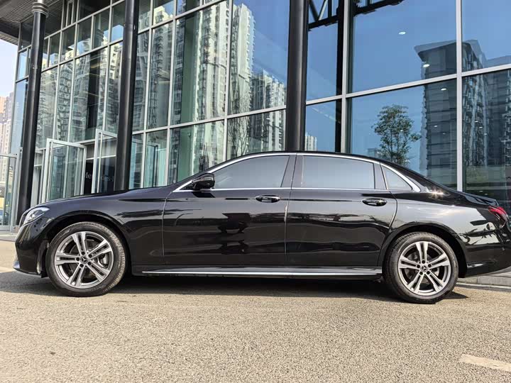 Фото 4 - Mercedes-Benz E-Class