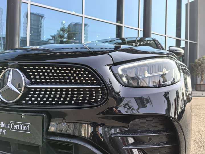 Фото 5 - Mercedes-Benz E-Class