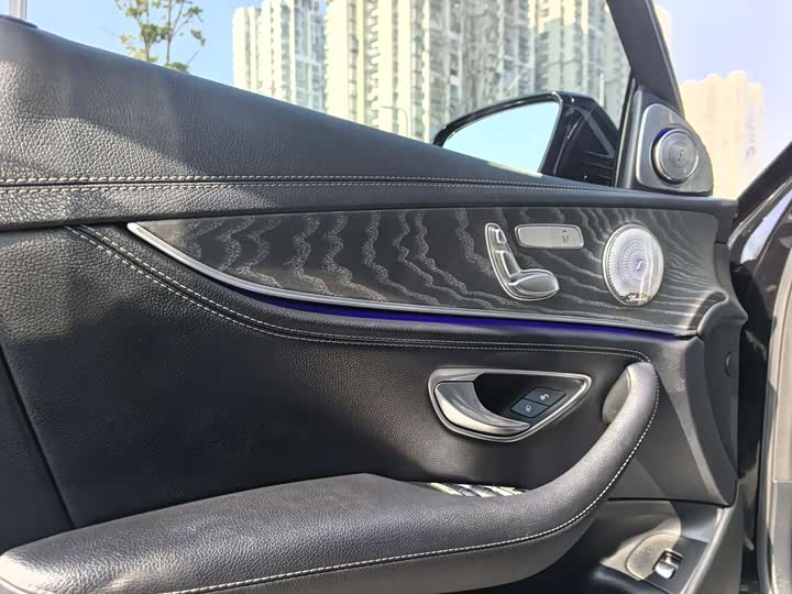 Фото 7 - Mercedes-Benz E-Class