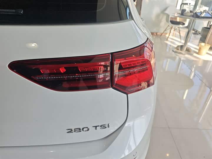 Фото 8 - Volkswagen Golf