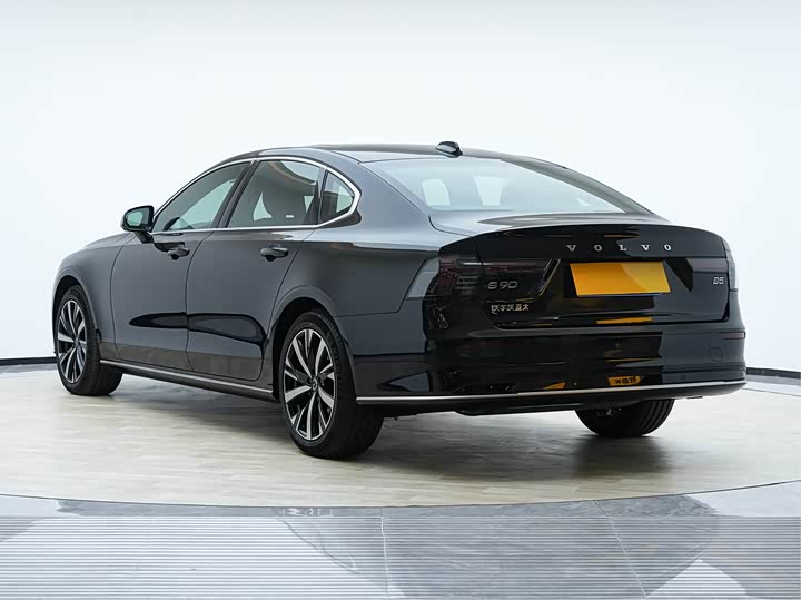 Фото 8 - Volvo S90