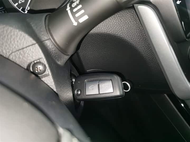 Фото 9 - Nissan Tiida