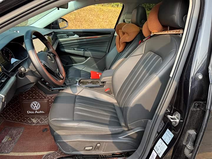 Фото 8 - Volkswagen Passat Hybrid