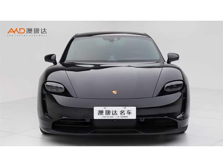 Фото 2 - Porsche Taycan