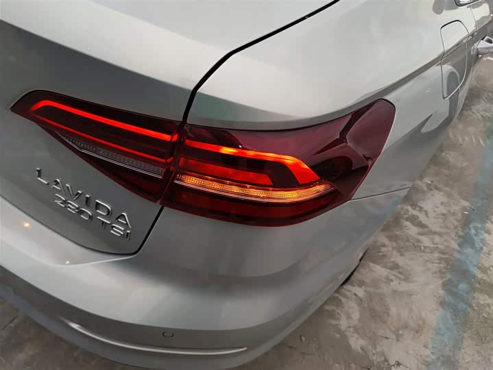 Фото 8 - Volkswagen Lavida