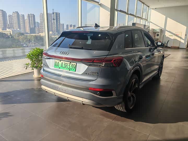 Фото 2 - Audi Q4 e-tron