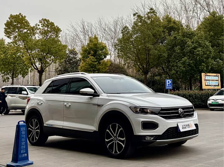 Фото 3 - Volkswagen T-Roc