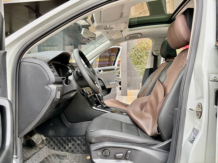 Фото 4 - Volkswagen T-Roc